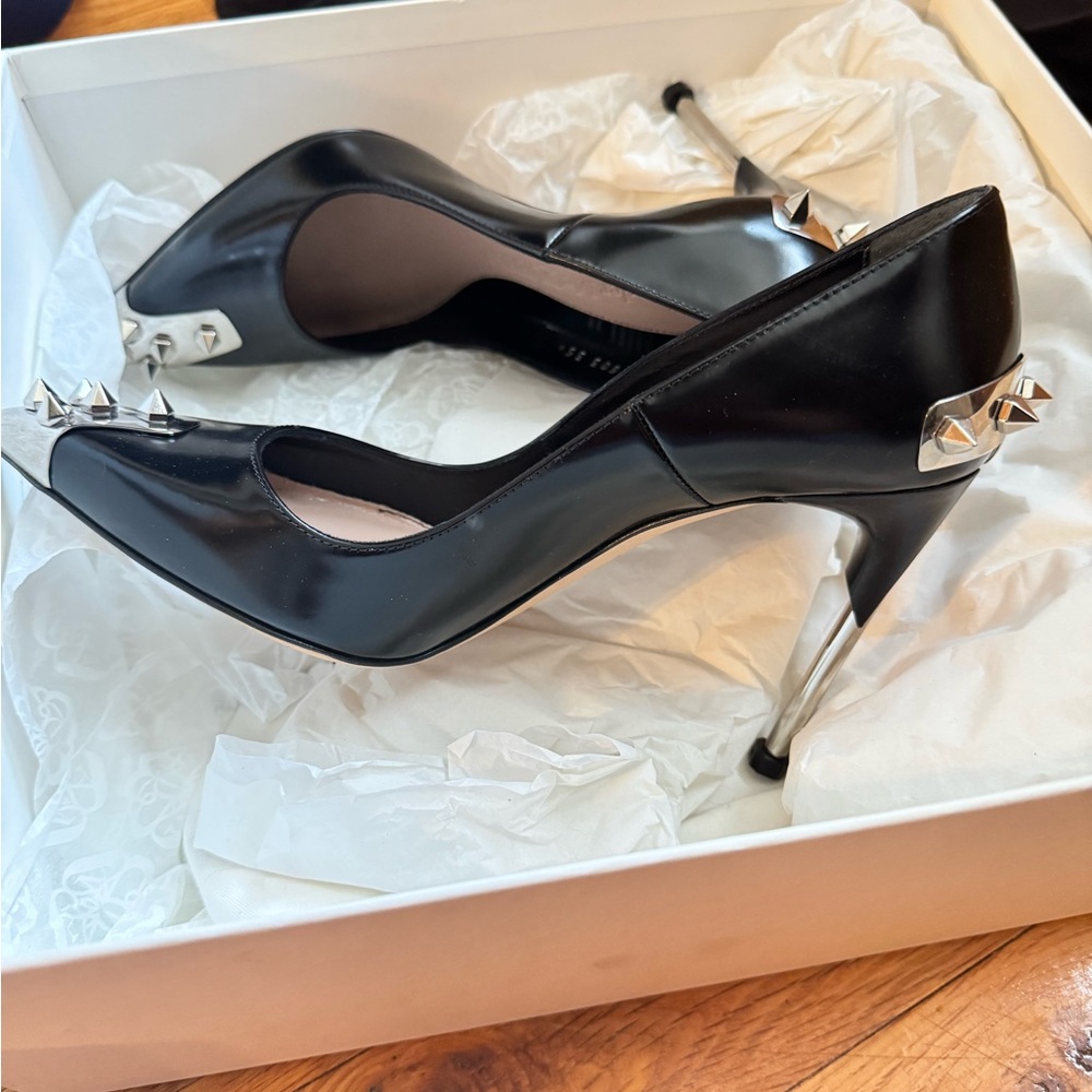 Alexander McQueen Black and Silver Elegant Heels